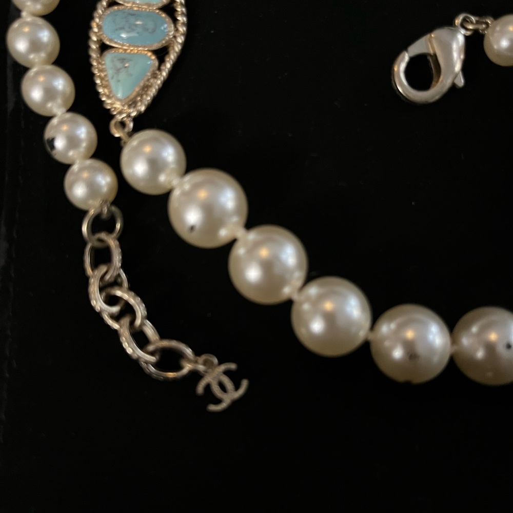 Chanel Paris Dallas Collection White Pearl & with Turquoise & Ruby Red CC - Picture 6 of 10